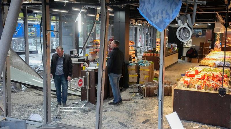 Nach Raketenangriff in Kiew: Schäden in Süßwarenladen