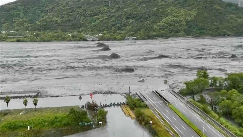 Nach Überschwemmungen starben in Taiwan mindestens 14 Menschen. 