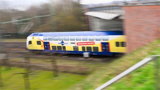 Nach Unwetter und Stellwerksstörung fahren die Züge zwischen Hannover und Hamburg wieder planmäßig. (Symbolbild)