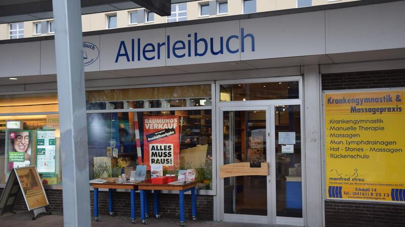 Nach annähernd 24 Jahren schließt die Buchhandlung Allerleibuch am Torfweg.