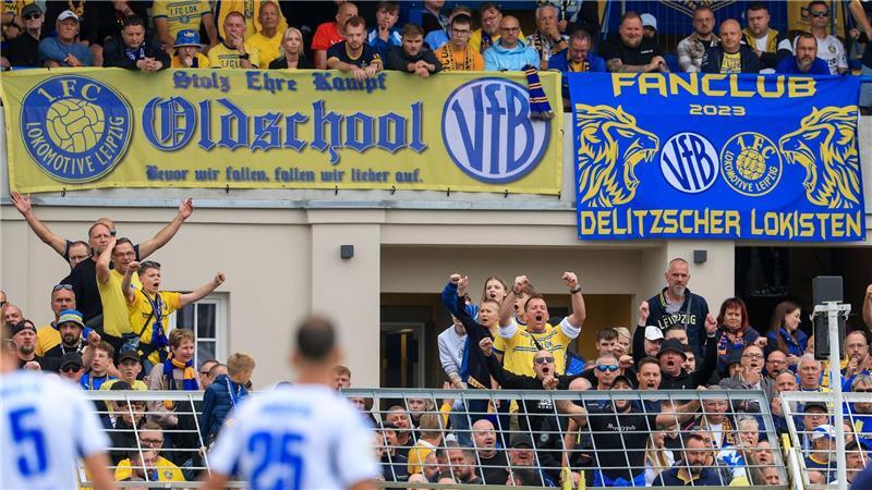 Rassismus bleibt Problem: Pokal-Fälle alarmieren DFB Nach beleidigenden Äußerungen von der Tribüne wurde die Partie kurzzeitig unterbrochen.