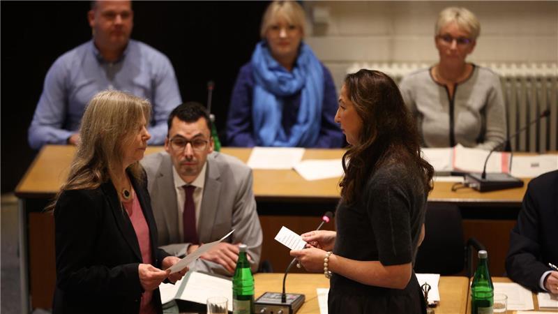 Nach dem Amtseid hält Iris Stalzer eine Antrittsrede 