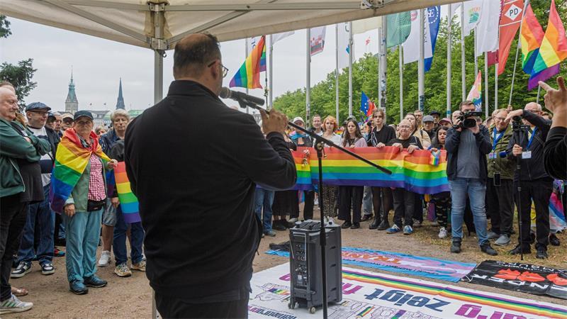 Nach dem Angriff in Berlin nahmen rund 800 Menschen an einer Solidaritäts-Kundgebung in Hamburg teil.