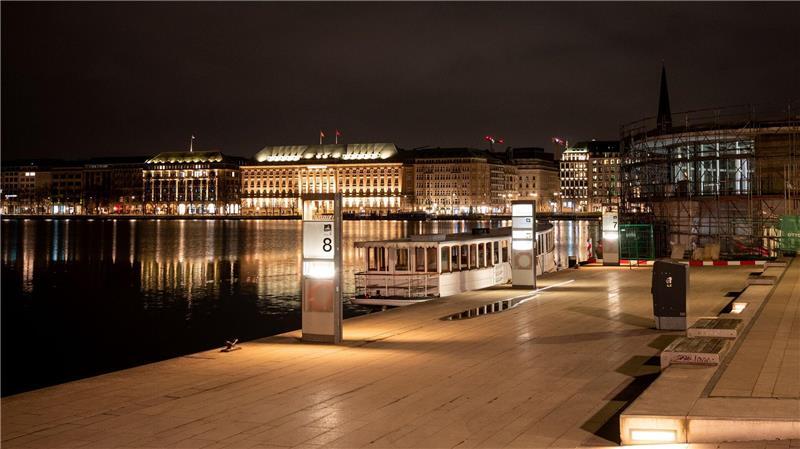 Wolf verletzt Frau in Einkaufspassage - Tier untergebracht Nach dem Angriff in einer Altonaer Einkaufspassage flüchtete der Wolf nach Angaben der Umweltbehörde zur Binnenalster.