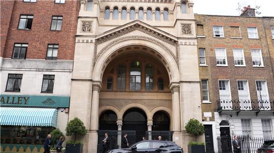 Nach dem Angriff vor einer Synagoge in Manchester geht die Polizei von Terror aus. 