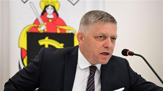 Nach dem Attentat auf den slowakischen Regierungschef Robert Fico schwebt der Politiker weiter in Lebensgefahr.