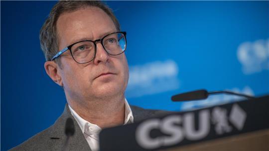 Olympische Ringe stehen vor dem Olympischen Haus, dem Sitz des Internationalen Olympischen Komitees (IOC). 