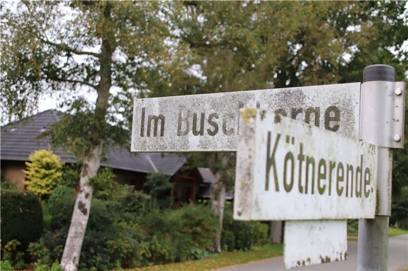 Nach dem B-Plan soll vom Kötnerende eine Straße zwischen zwei Neubauten ins neue 23.000 Quadratmeter große Baugebiet führen.