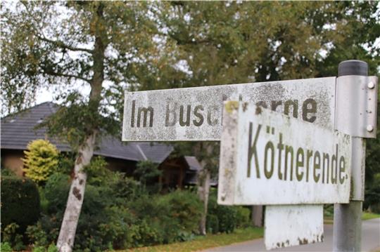 Nach dem B-Plan soll vom Kötnerende eine Straße zwischen zwei Neubauten ins neue 23.000 Quadratmeter große Baugebiet führen.