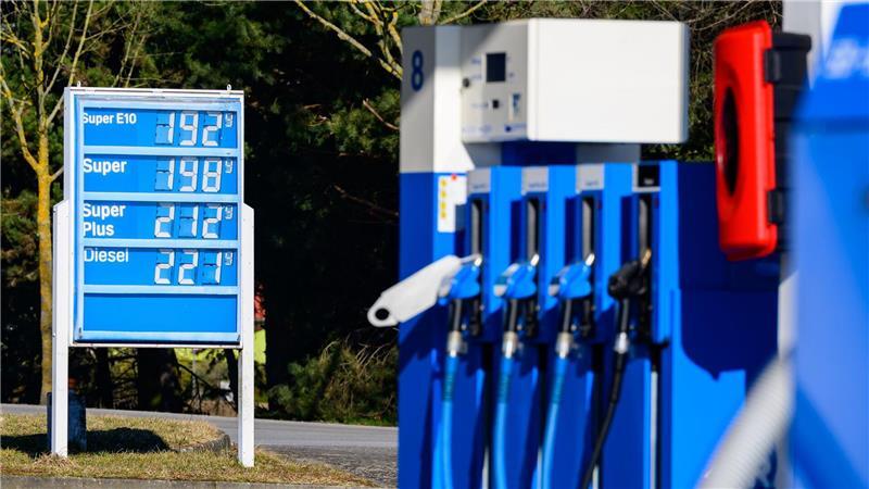 Nach dem Beginn des Iran-Kriegs sind in Deutschland die Spritpreise in die Höhe geschossen. (Symbolbild)