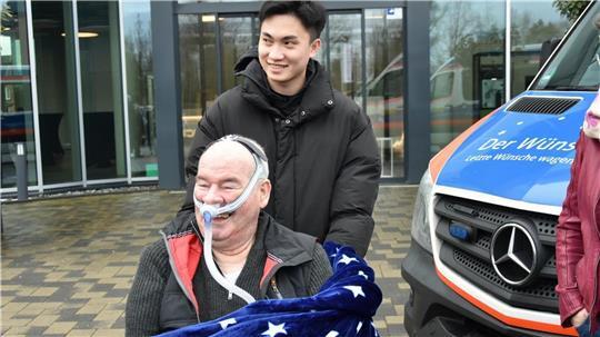 Nach dem Besuch bei Fricke strahlt Lothar Seibt über das ganze Gesicht.