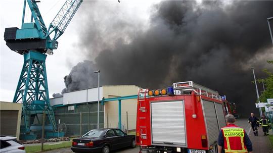 Nach dem Brand in Schacht-Audorf nimmt die Lürssen-Kröger-Werft die Arbeit wieder auf.