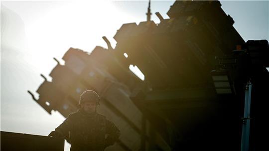 Nach dem Eindringen russischer Drohnen in den Luftraum der Nato will die Nato die Schutzmaßnahmen an der Ostflanke noch einmal verbessern. (Archivbild)