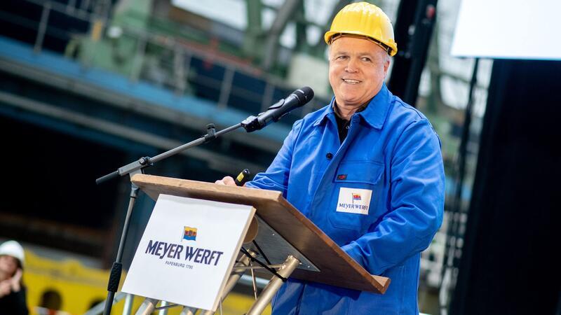 Nach dem Einstieg des Staates bei der Meyer Werft sind erste Gelder der Staatshilfe laut Chefsanierer Ralf Schmitz bereits geflossen, um Rechnungen zu bezahlen.
