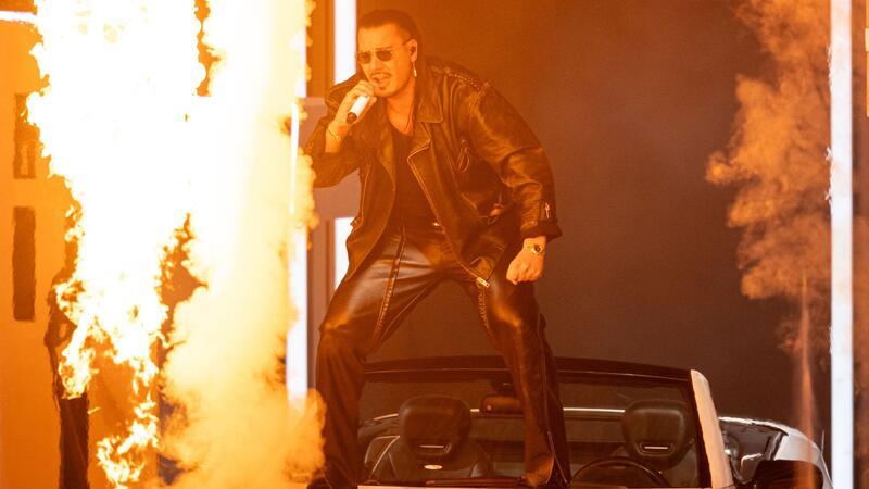 Apache 207 meldet sich mit neuer Single zurück Nach dem Ende seiner Open-Air-Tour im vergangenen Herbst war es musikalisch ruhig um Rapper Apache 207 geworden.