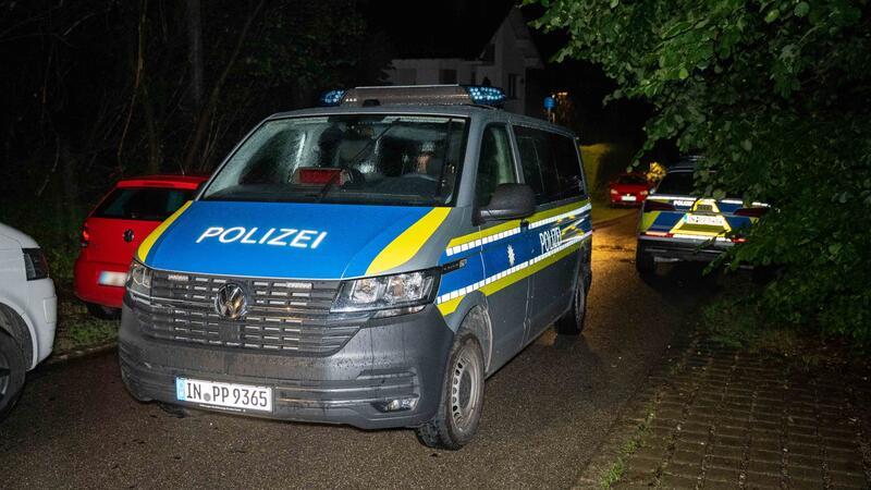 Mutmaßliches Tötungsdelikt in Bayern - Fahndung nach Täter Nach dem Fund einer Leiche fahndet die Polizei nach dem flüchtigen Täter.