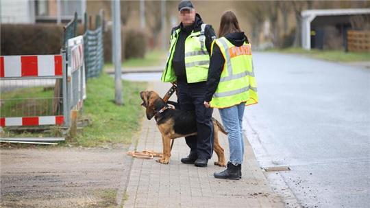 Nach dem Fund einer Leiche sucht die Polizei nun die Untermieterin des Opfers.