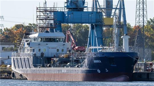 Nach dem Großbrand an Bord vor einem Jahr bald wieder einsatzbereit: das Öltankschiff „Annika“.