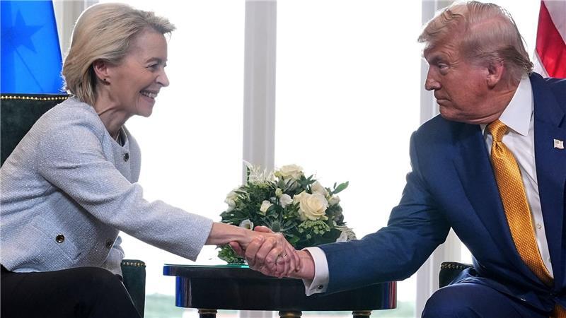 Warum kommt die Erklärung zum EU-US-Zolldeal erst jetzt? Nach dem Handschlag zur mündlichen Vereinbarung gibt es nun auch eine schriftliche Erklärung. (Archivbild)