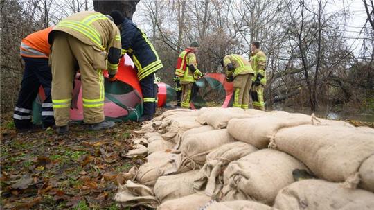 Nach dem Hochwasser zum Jahreswechsel stellt das Land Niedersachsen 18 Millionen Euro für die Beseitigung von Schäden an der öffentlichen Infrastruktur bereit. (Archivbild)