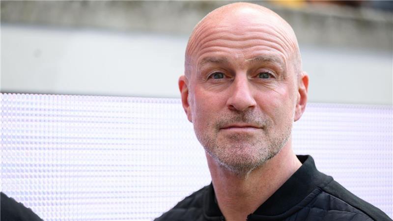 Osnabrück bejubelt Klassenerhalt - Antwerpen bleibt Nach dem Klassenerhalt steht fest: Marco Antwerpen bleibt Trainer beim VfL Osnabrück.