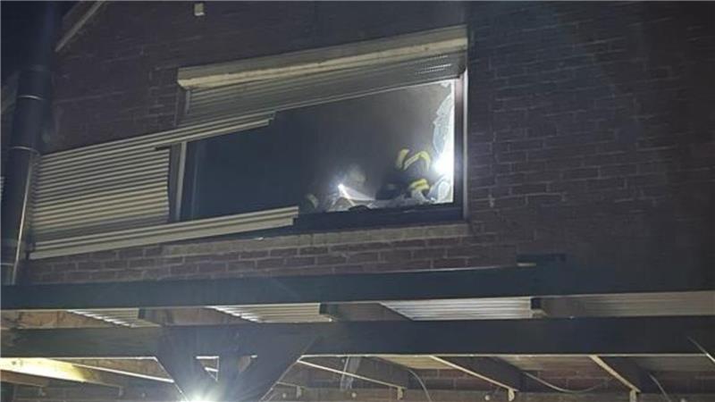 Nach dem Löschen wurde die Wohnung von der Feuerwehr entlüftet. Foto: Müller/Feuerwehr