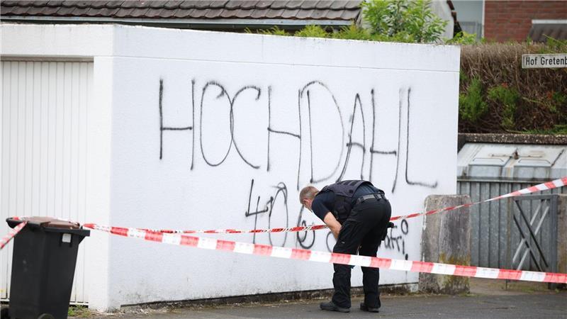 Polizei schießt bei Düsseldorf auf Bewaffneten Nach dem Schuss aus der Polizeiwaffe wurden Spuren gesichert.