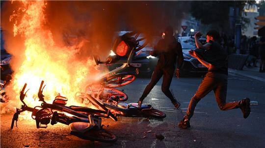 Nach dem Sieg von Paris Saint-Germain ist es in Paris zu Festnahmen und Zwischenfällen gekommen.