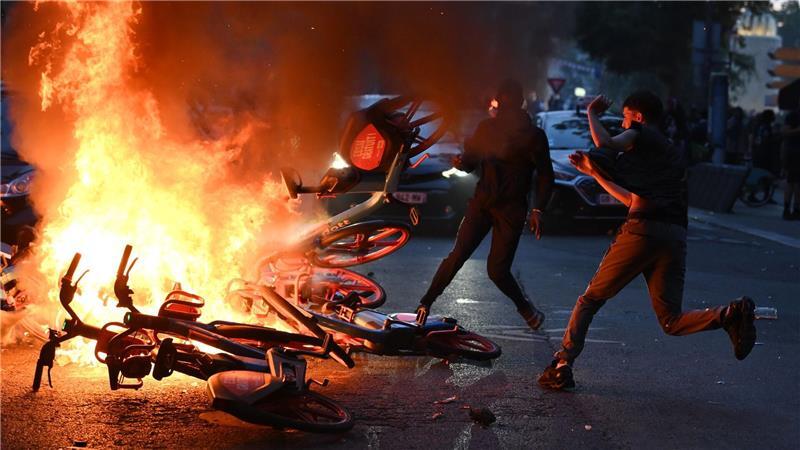Macron über Krawalle: „Das muss ein Ende haben“ Nach dem Sieg von Paris Saint-Germain ist es in Paris zu Festnahmen und Zwischenfällen gekommen.