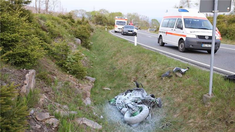 Nach dem Sturz fing das Kraftrad Feuer. Foto: Neuendorf