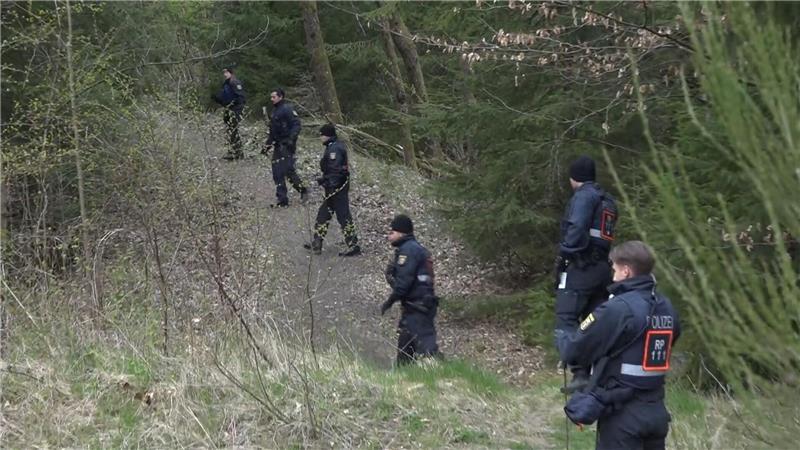 Gesuchter Dreifachmörder im Westerwald ist tot Nach dem Tatverdächtigen war monatelang gesucht worden. (Archivbild)