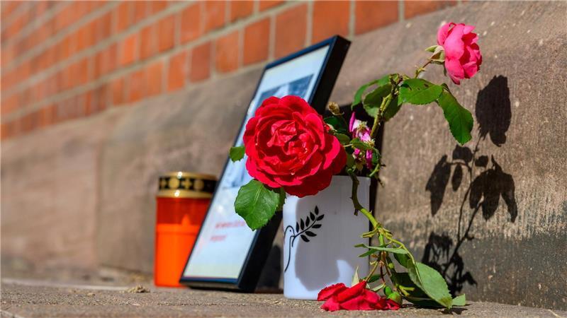 „Empörung und Wut“: Große Anteilnahme nach Tod von 16-Jähriger am Bahnsteig Nach dem Tod der 16-Jährigen ist die Anteilnahme groß.