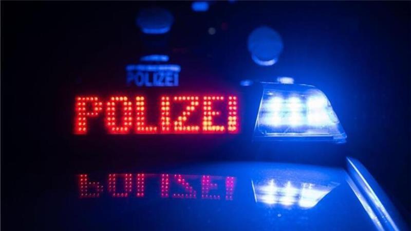 Nach dem Überfall auf eine Seniorin in deren Wohnung in Bremerhaven setzt die Polizei auf Hinweise möglicher Zeugen.