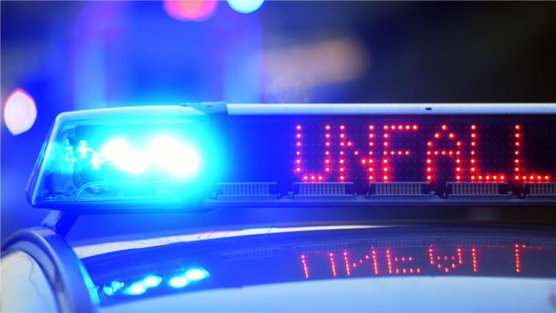 Nach dem Unfall wurde die Straße für rund eine Stunde voll gesperrt. (Archivfoto)