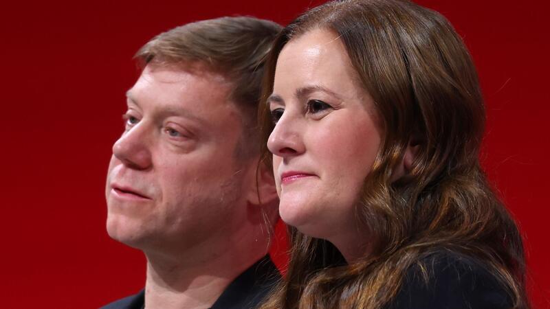 Die Linke bahnt einen Führungswechsel an Nach dem Wahldebakel bei der Europawahl geben sich die Linken-Chefs Martin Schirdewan und Janine Wissler selbstkritisch (Archivbild)