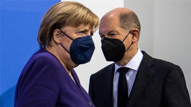 Patientenschützer: „Trauerspiel“ um Corona-Aufarbeitung Nach dem Wahlsieg von Olaf Scholz kämpften Angela Merkel und er vorübergehend gemeinsam gegen Corona.