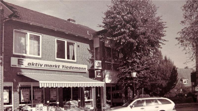 Von Kaufmannsehre, Wagenrennen im Laden und Eis für ein paar Groschen Nach dem zweiten Umzug - der Supermarkt gegenüber der Kirche. Heute steht dort die Seniorenresidenz.