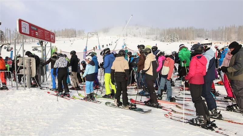 Zahlreiche Wintersportler am Wochenende im Harz unterwegs Nach den Schneefällen waren mehrere Lifte und Pisten geöffnet.