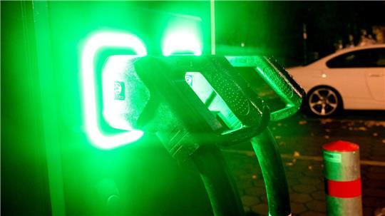 Nach den jüngsten Februarzahlen sind 4.842 Ladepunkte in Hamburg installiert. (Archivbild)