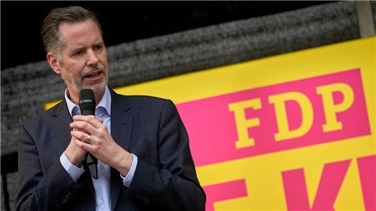 Nach den jüngsten Wahlniederlagen treten FDP-Chef Dürr und die gesamte Führungsspitze der Partei zurück. (Archivbild)