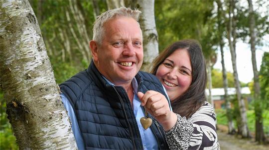 Nach der Ausstrahlung von "Bauer sucht Frau" hat Jörg Schwerdts mit Belinda doch noch eine Partnerin gefunden. Wir stellen die beiden vor.