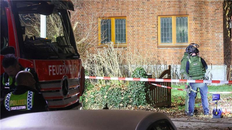 Nach der Bedrohung von Polizisten mit einer Pistole hatten Entschärfer der Polizei das Grundstück des 74-Jährigen untersucht. (Archivbild) 