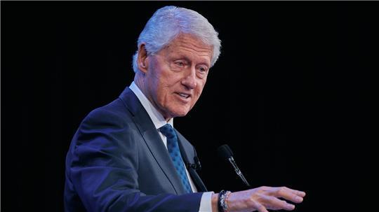 Nach der Befragung der früheren Außenministerin Hillary Clinton stellte sich nun auch ihr Mann, Ex-Präsident Bill Clinton, den Fragen des US-Parlaments zu Epstein. (Archivbild)