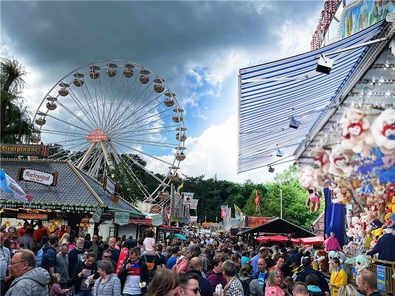 Pfingstmarkt: Neukloster bereitet sich auf Ansturm vor – B73 wird gesperrt Nach der Corona-Pause gab es 2022 auf dem Pfingstmarkt einen Rekordandrang. Wie wird es in diesem Jahr? Foto: Richter