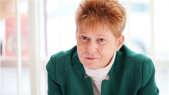 „Nach der Deutschen Einheit wäre die Chance da gewesen für Ost und West und Nord und Süd, sich eine Verfassung anzueignen mit einer Volksabstimmung“: Petra Pau.