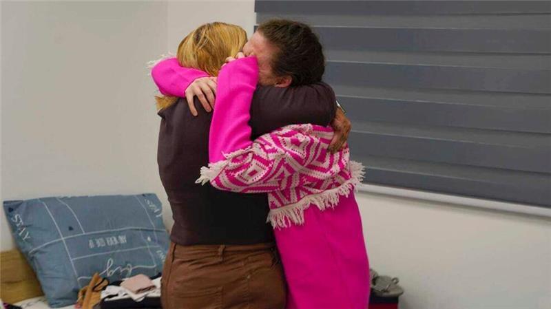 Nach der Freilassung der ersten Geiseln kam es in Israel zu emotionalen Szenen.  