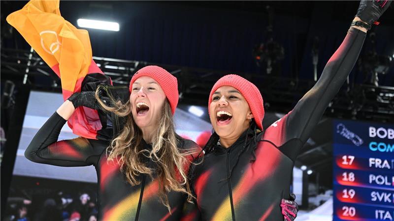 Nach der Gold-Fahrt: Laura Nolte (l) und Deborah Levi.
