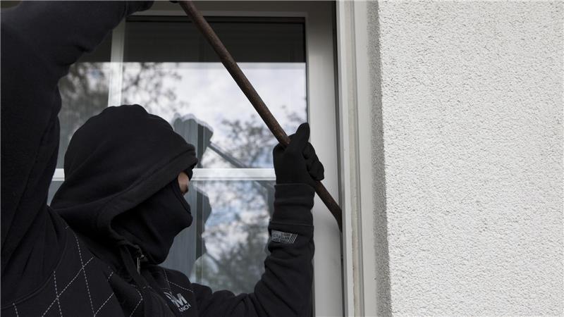 Nach der Klettertour ist in Buxtehude ein Balkonfenster gewaltsam aufgebrochen worden (Symbolbild).