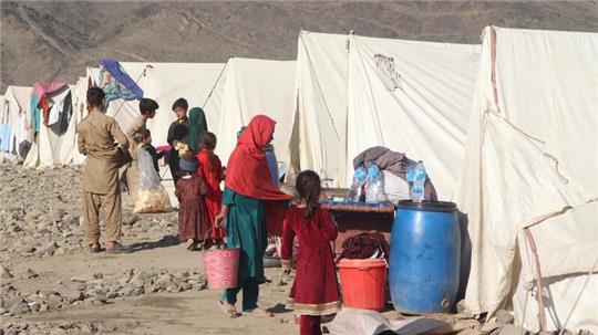 Nach der Machtübernahme der Taliban waren Hunderttausende Afghaninnen und Afghanen nach Pakistan geflüchtet. Nun kehren viele wieder zurück, auch weil Pakistan Massenabschiebungen angekündigt hat.