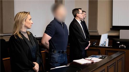 Nach der Mordserie mit vier Toten im niedersächsischen Landkreis Rotenburg (Wümme) ist der angeklagte Bundeswehrsoldat zu lebenslanger Haft verurteilt worden. 